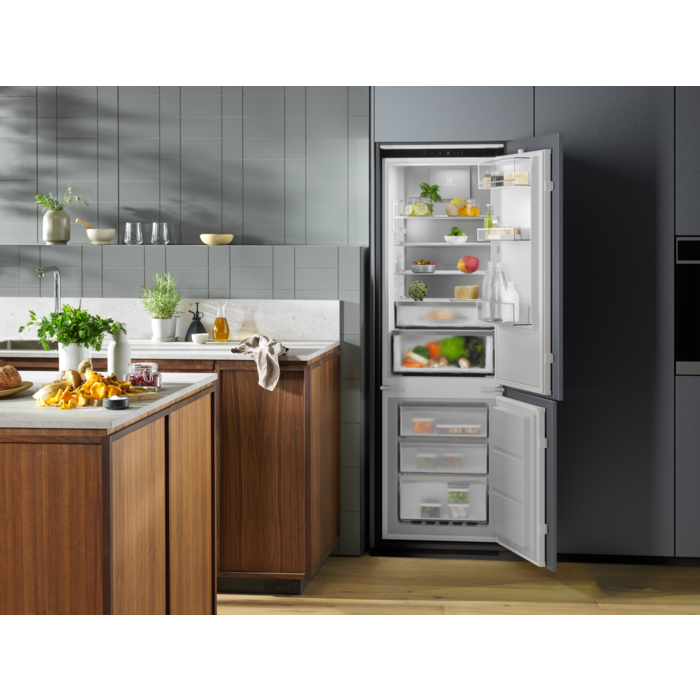 Electrolux - Integreeritav külmik-sügavkülmik - ENC8MC19S