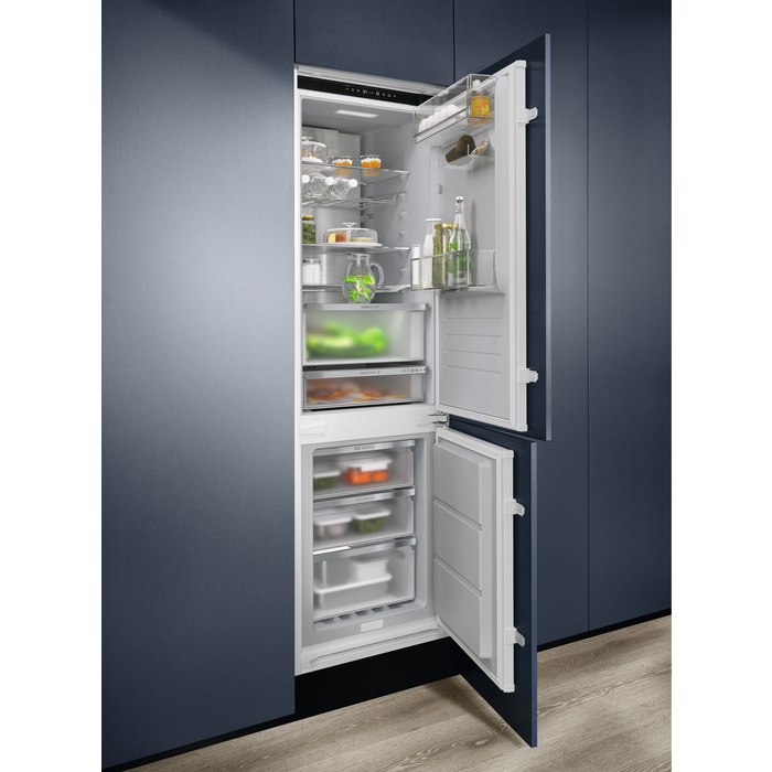 Electrolux - Integreeritav külmik-sügavkülmik - ENV9MC18S