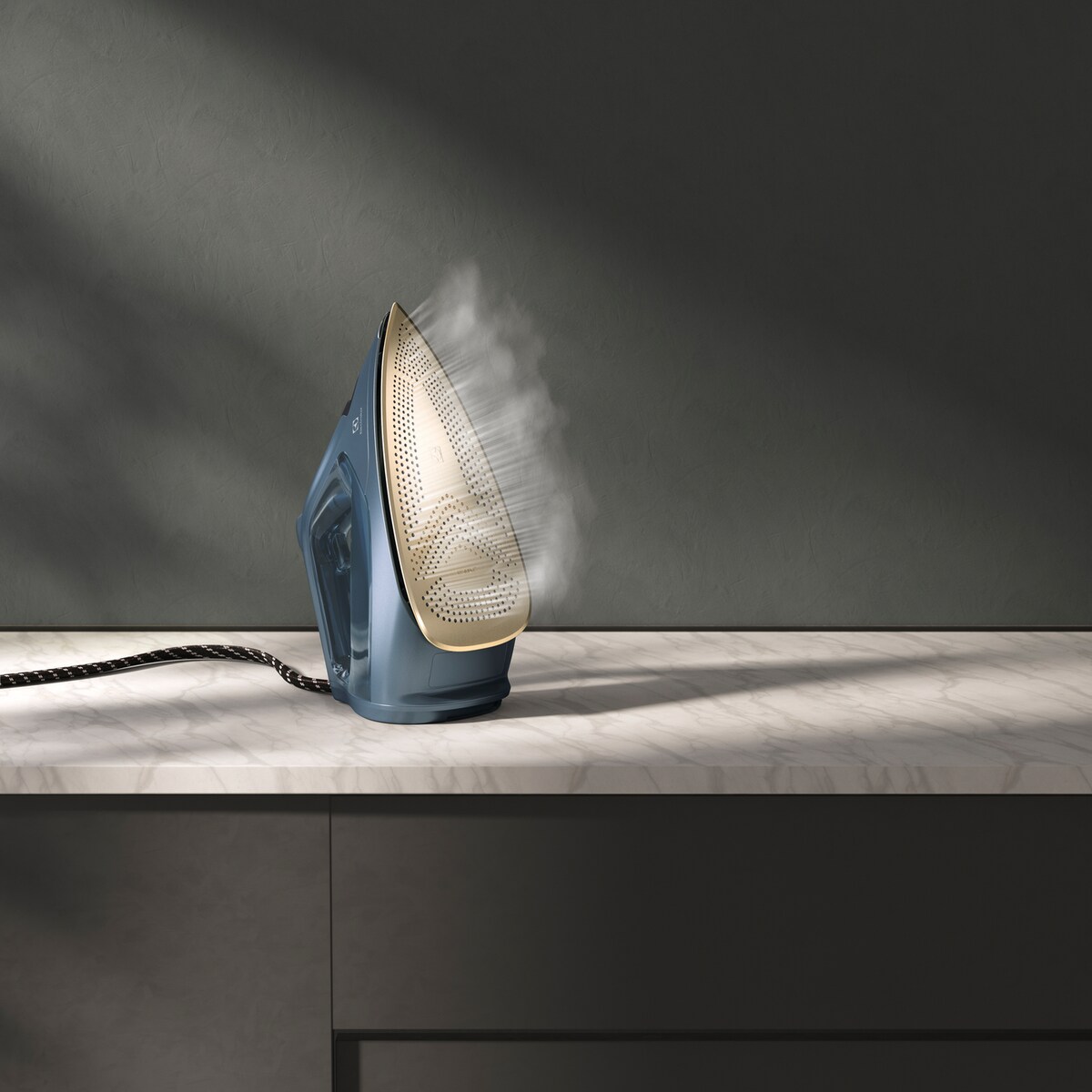 Electrolux - Triikraud - E8SI1-6DBM