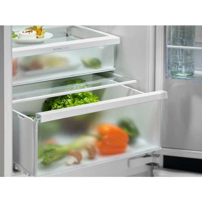 Electrolux - Integreeritav külmik-sügavkülmik - E6MNTE18S