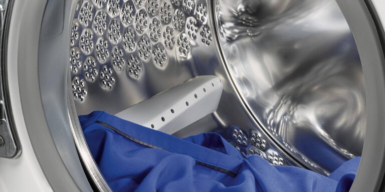 Joonis, kus on näidatud, kui palju ruumi peab jääma pesu ja trumli lae vahele