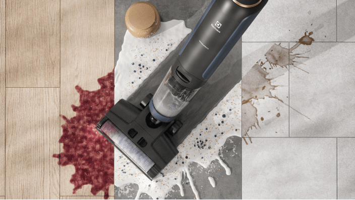 Vacuum cleaning of wet spills