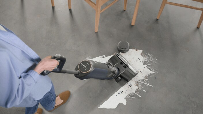 Vacuum cleaning wet floor