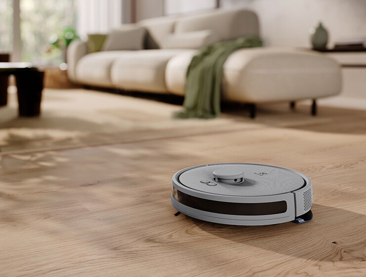 Robot-tolmuimeja põrandal.